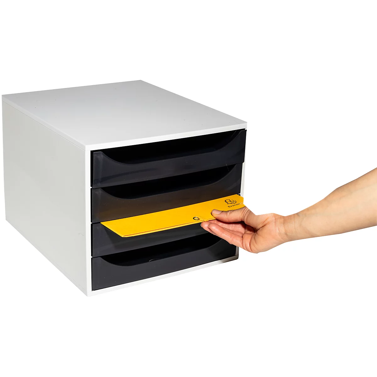 Wit documentenrek met drie lades, een gele lade wordt geopend. Een hand trekt de gele lade naar buiten.