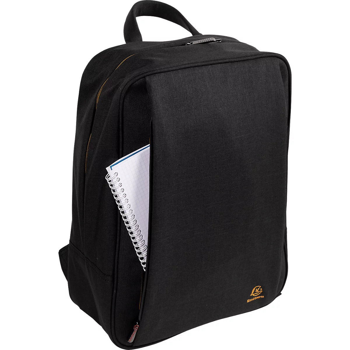 Schwarzer Rucksack mit einer Spiralnotiz im Seitenfach. Auf dem Rucksack befindet sich ein Markenlogo.