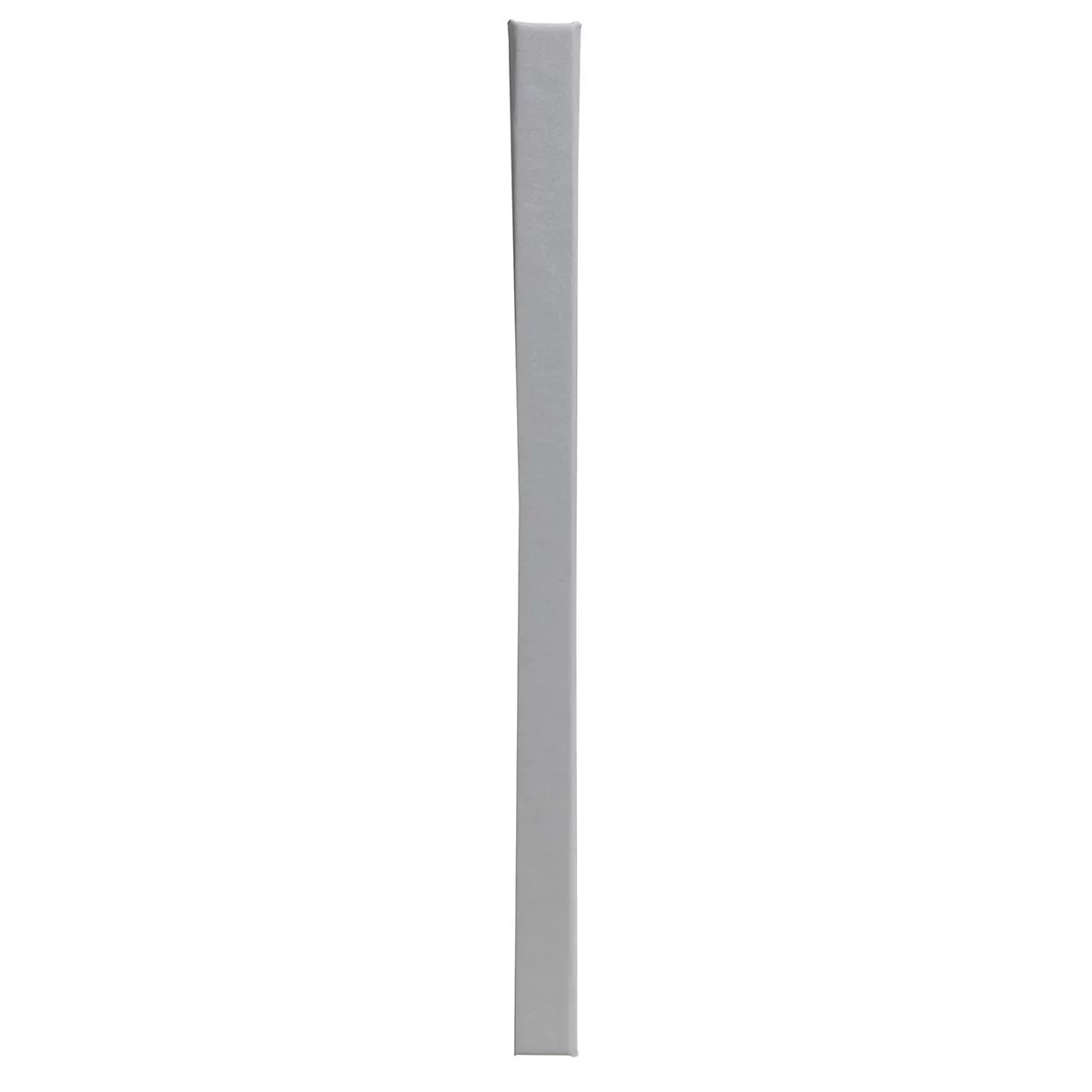 Un objet gris et allongé, légèrement incurvé vers l'intérieur.