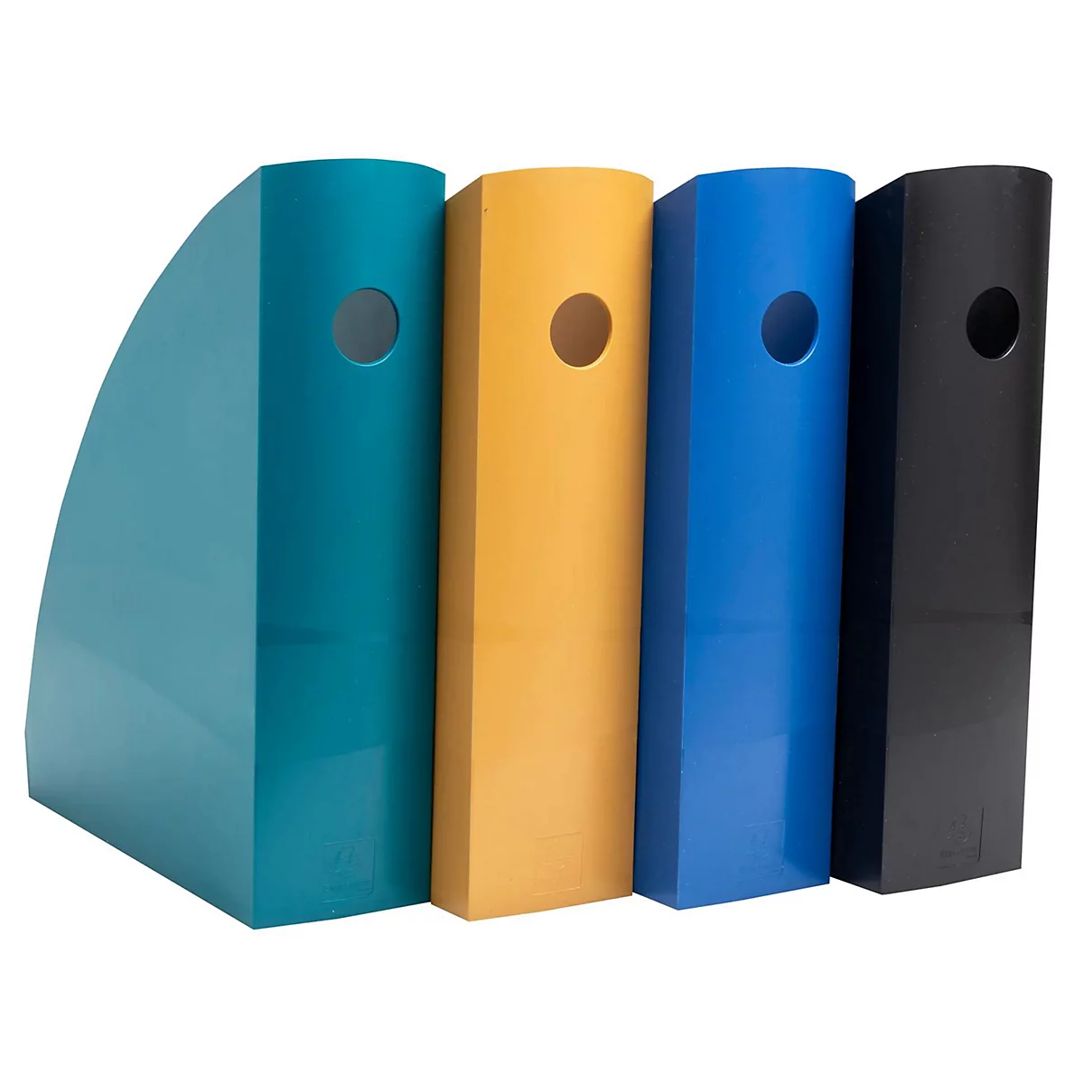 Quatre porte-revues colorés côte à côte. Turquoise, jaune, bleu et noir. Chacun a un trou rond.