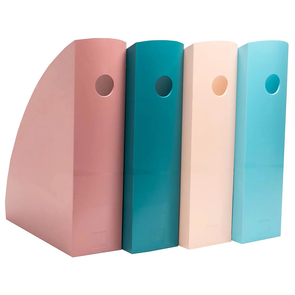 Vier farbige Magazinhalter stehen nebeneinander. Jeder hat ein Loch und ist in Rosé, Türkis, Beige und Hellblau gehalten.