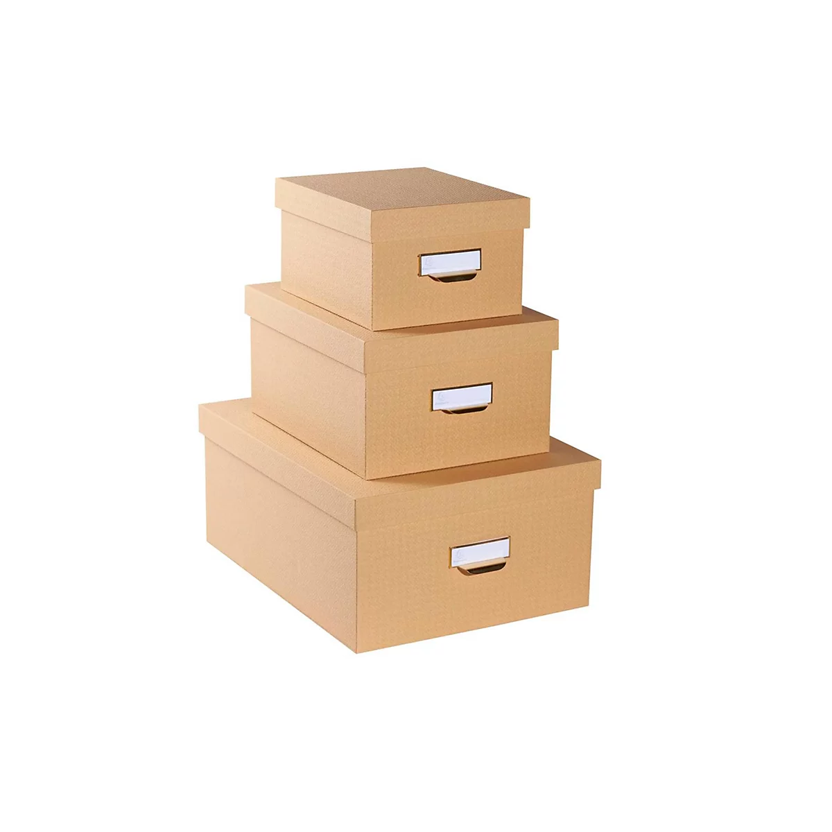 Drei gestapelte Pappkartons mit Deckel, beigefarben mit weißen Griffmulden.