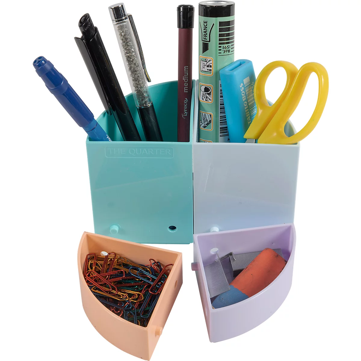 Porte-stylos multicolore avec fournitures de bureau; stylos, ciseaux et trombones.