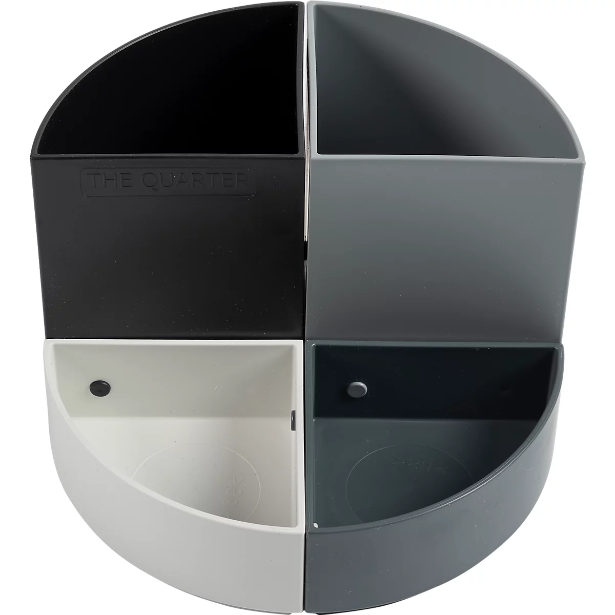 Organisateur semi-circulaire divisé en quatre compartiments en noir, gris et blanc. "THE QUARTER" est écrit sur l'un d'eux.