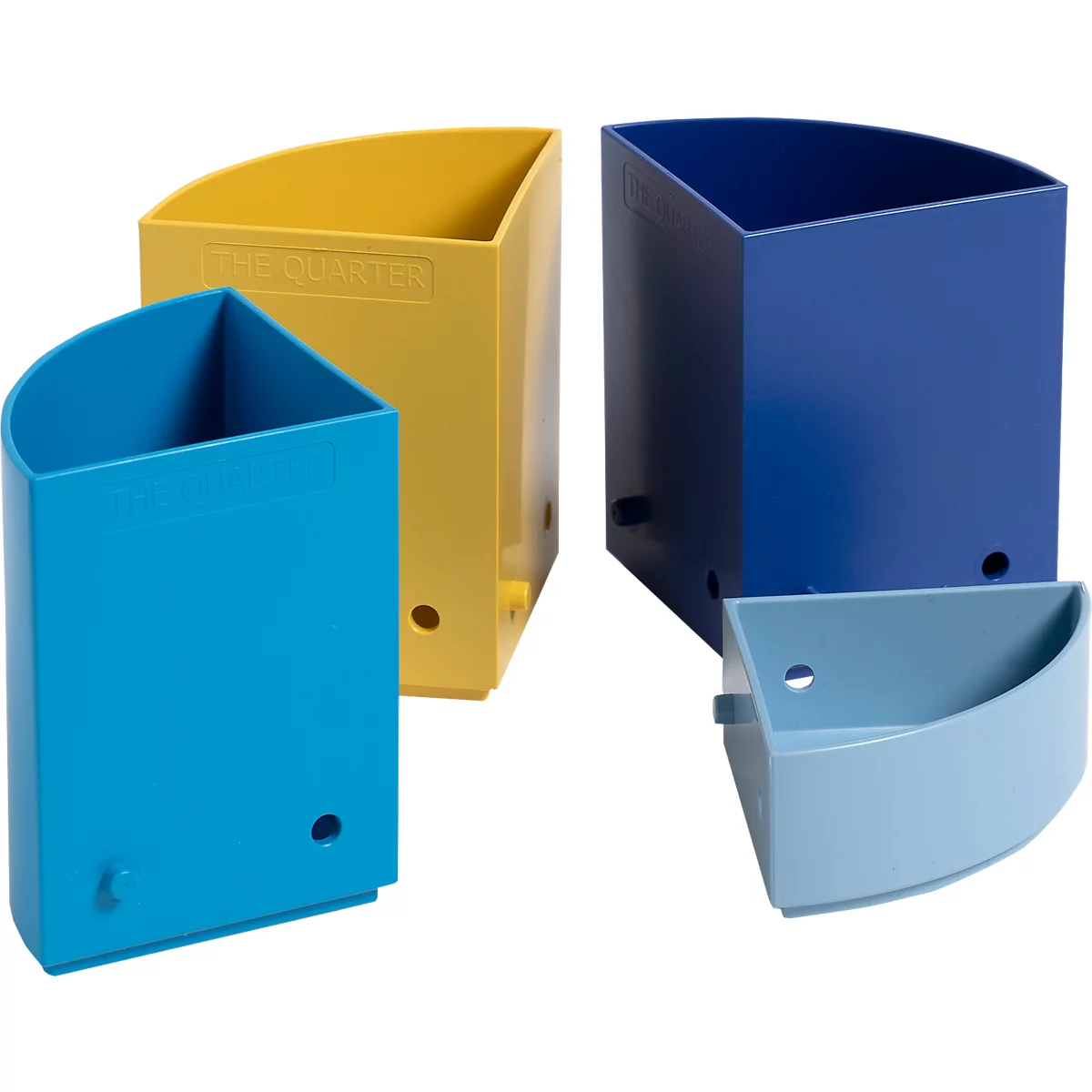 Vier farbige Eckregale: Blau, Gelb, Dunkelblau und Hellblau. Sie sind halbrund und haben ein Loch an der Seite.