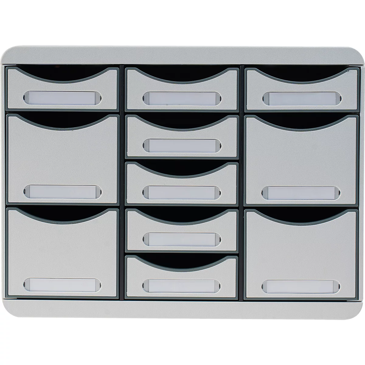 Armoire grise avec 12 tiroirs. Chaque tiroir possède une zone d'étiquette et une poignée noire incurvée.