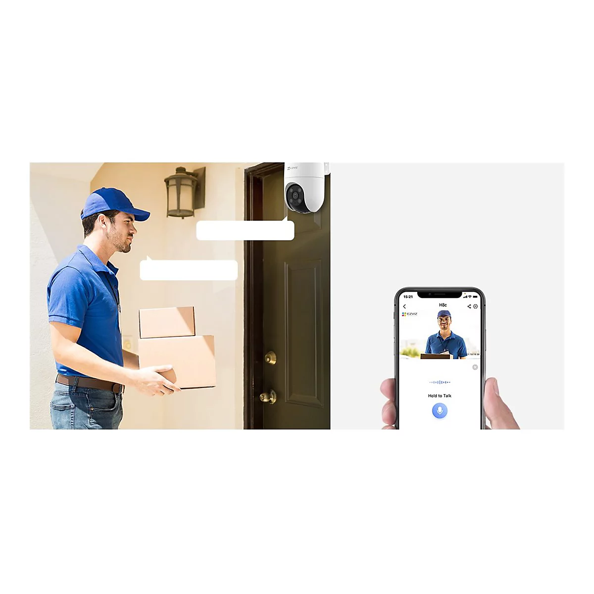 Ein Paketbote mit Paketen vor einer Tür, während ein Smartphone-Bildschirm die Kamera zeigt.