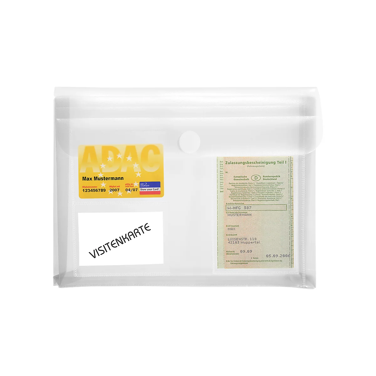 Transparente Dokumententasche mit ADAC-Karte, Visitenkarte und Zulassungsbescheinigung. Beschriftungen in deutscher Sprache.