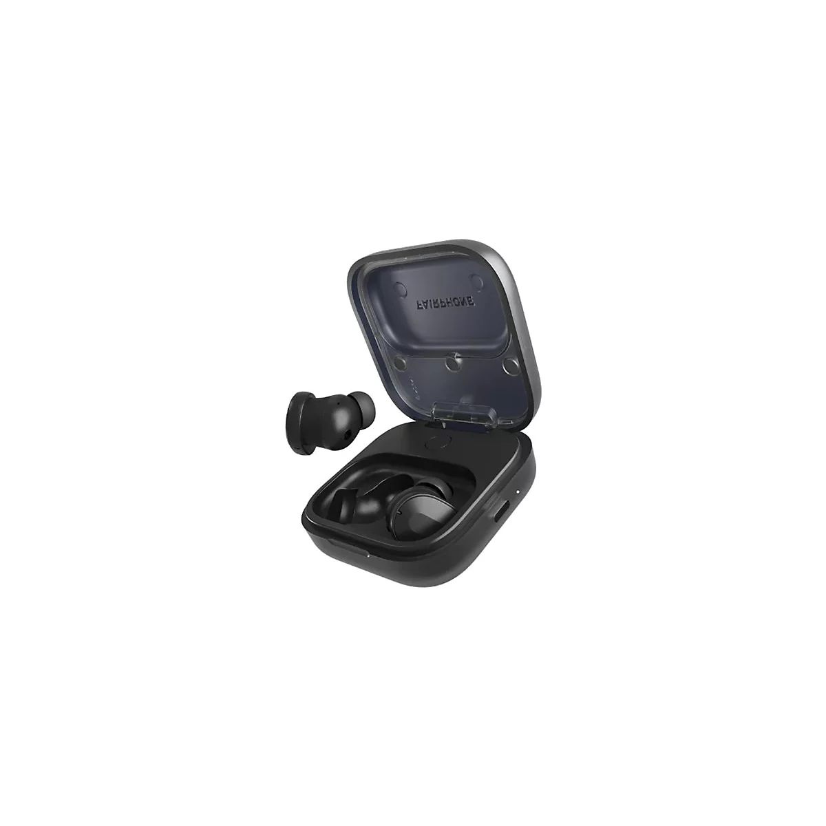 Schwarze Fairphone Earbuds mit Ladecase vor weißem Hintergrund.
