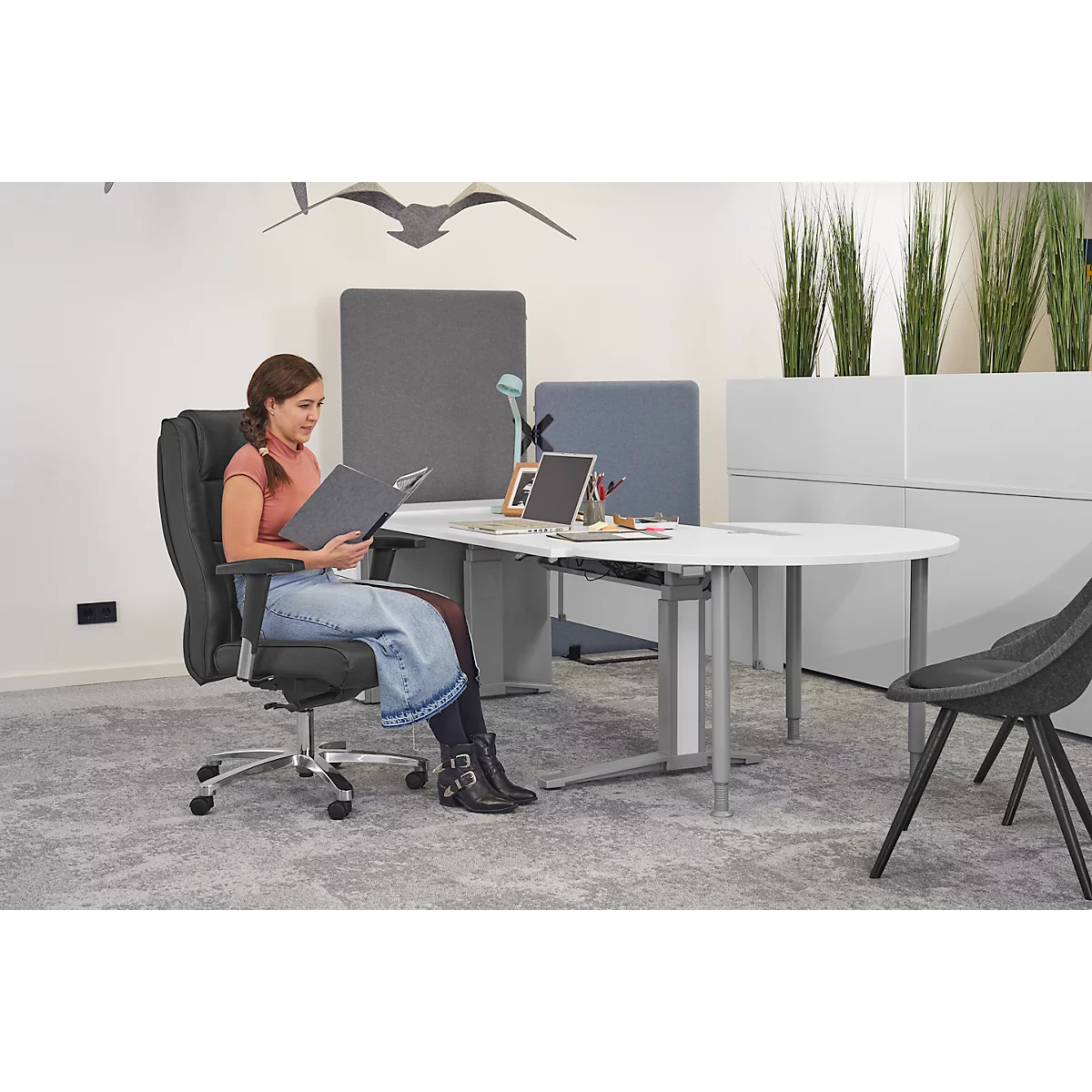 Fauteuil de direction Topstar Sitness Director, avec accoudoirs, mécanisme synchronisé 3D, siège plat, cuir véritable, noir