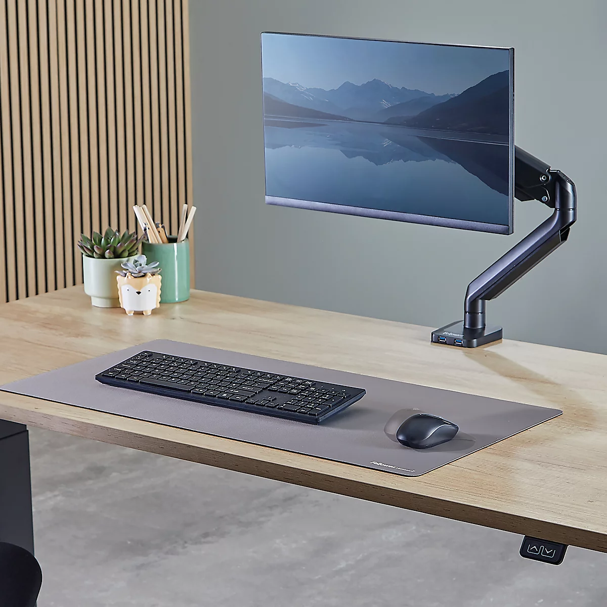 Gray rectangular desk mat; logo: Fellowes.