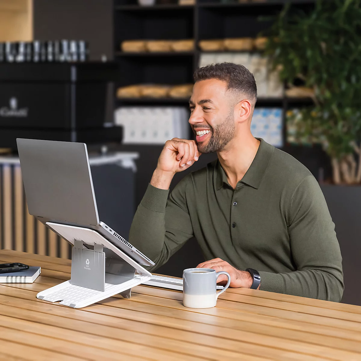 Fellowes Breyta™ laptopstandaard, voor 1 laptop tot 15' &amp; tot 5 kg, in hoogte verstelbaar, opvouwbaar, B 235 x D 268 x H 14 mm, 100% gerecycled kunststof, wit