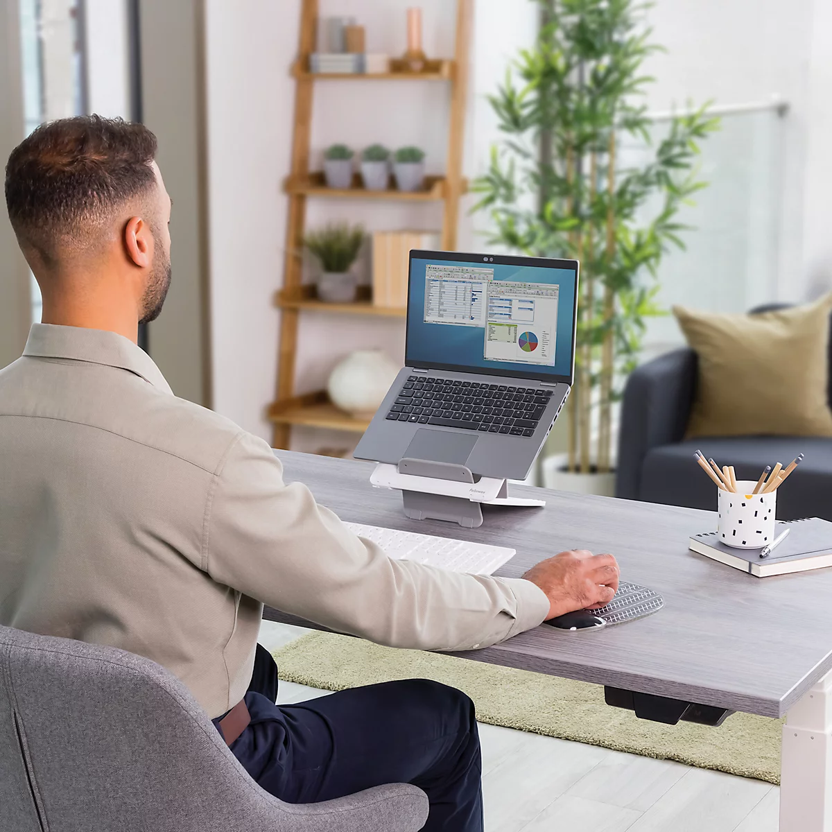 Fellowes Breyta™ laptopstandaard, voor 1 laptop tot 15' &amp; tot 5 kg, in hoogte verstelbaar, opvouwbaar, B 235 x D 268 x H 14 mm, 100% gerecycled kunststof, wit