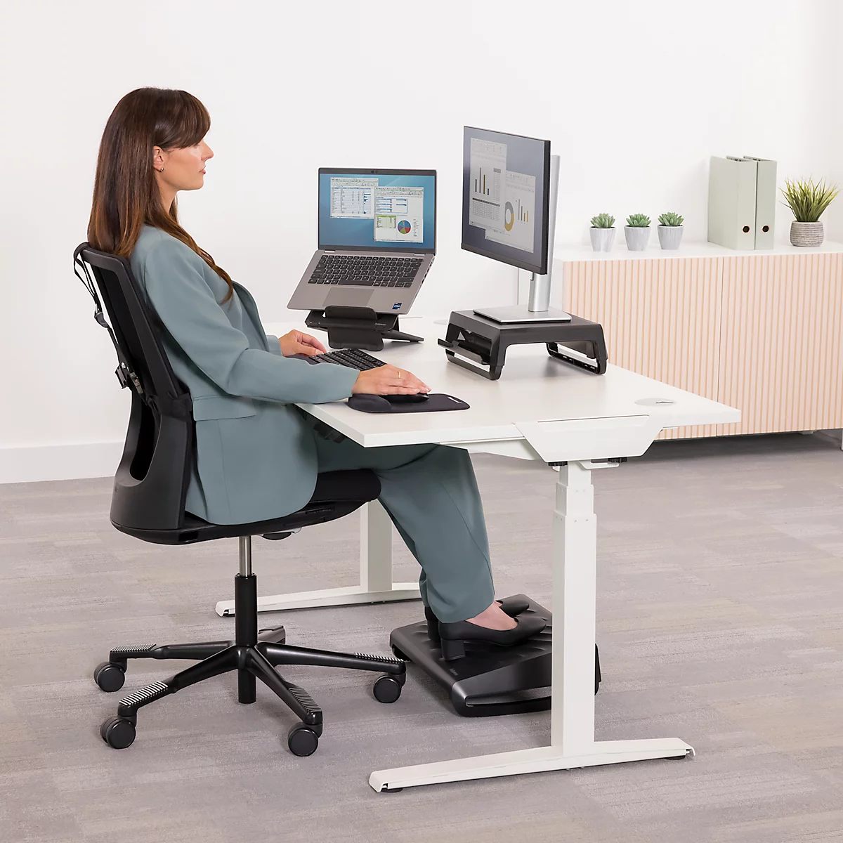 Fellowes Breyta™ Support d'écran, réglable en hauteur sur 3 niveaux, L 354 x P 304 x H 82-151 mm, 100% plastique recyclé, noir