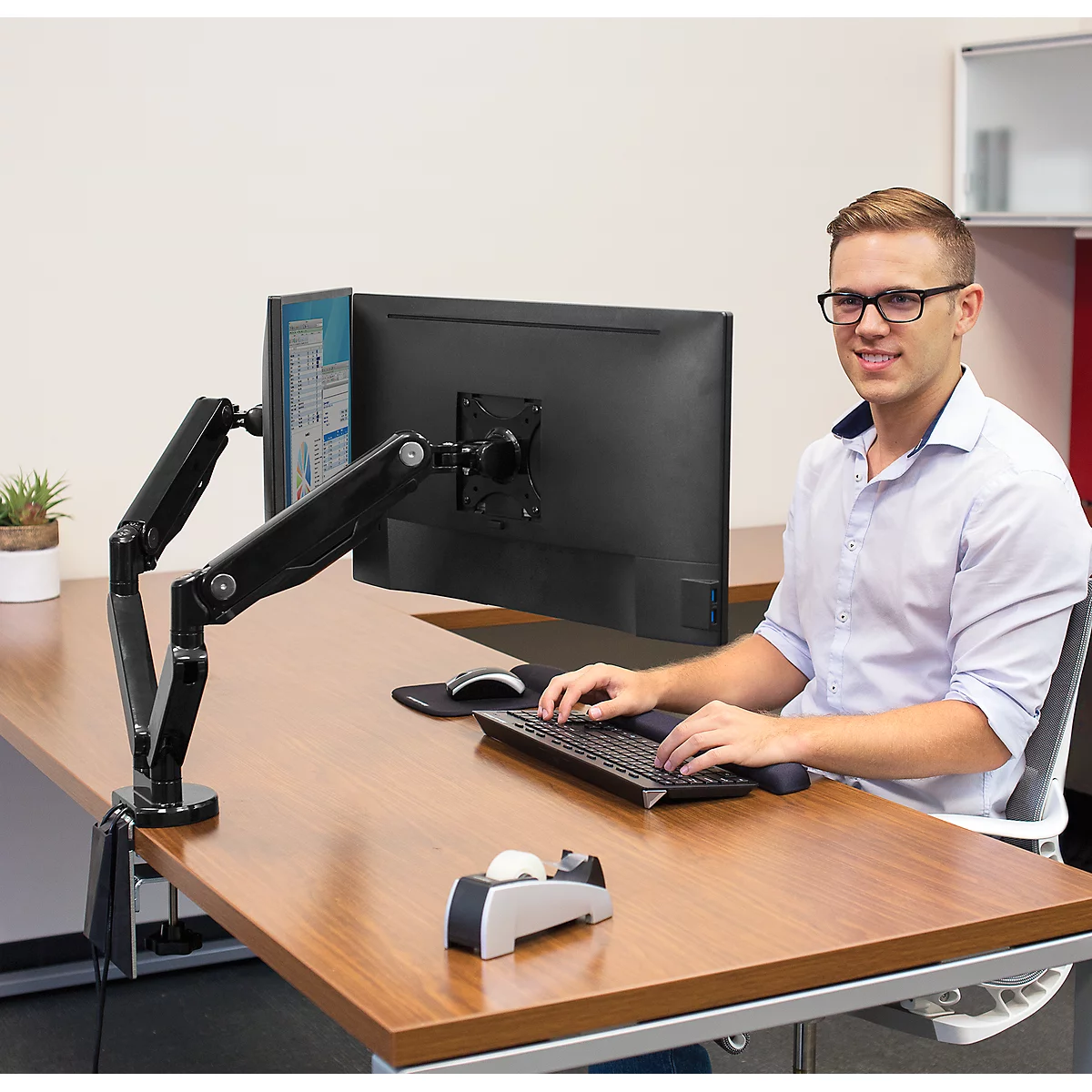 Fellowes Dual Monitor Arm Platinum - voor 2 schermen tot 32″ &amp; tot 8 kg - 2 USB-poorten - kabelbeheer - zwart
