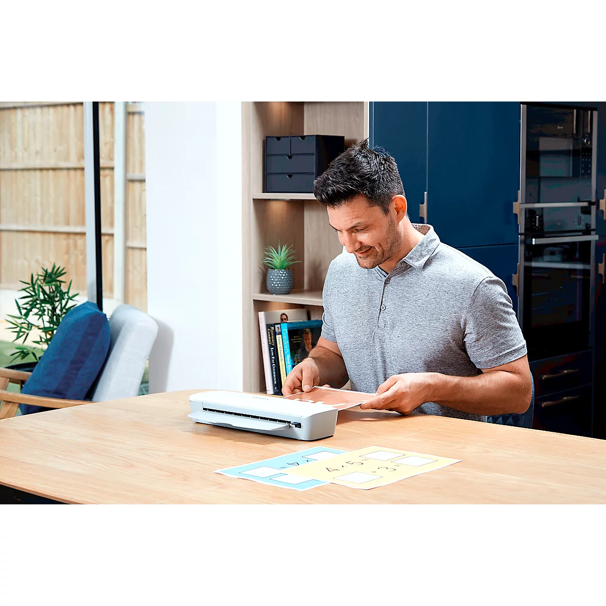 Fellowes® Laminiergerät ION A3, für Folienstärke 80-125 μ, 300 mm/min, mit Starter Kit für 10 x A3 Laminationen, silber-weiß