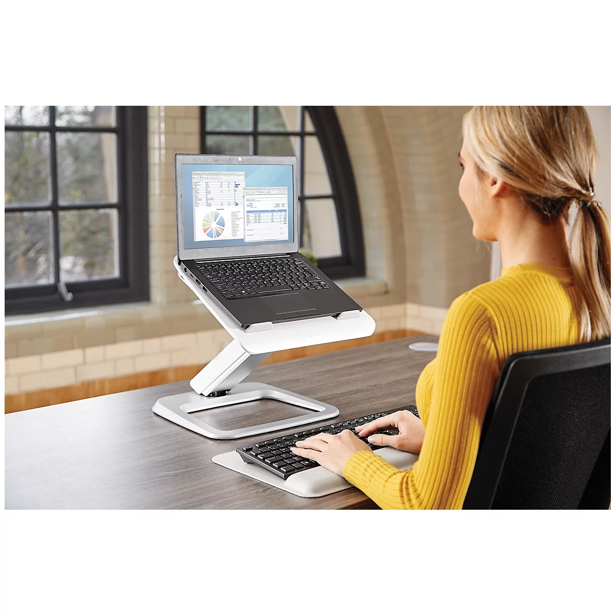 Fellowes Laptopstandaard Hana™, tot 17 inch en 4,5 kg, in hoek en hoogte verstelbaar, 90° draaibaar, USB-poorten, wit