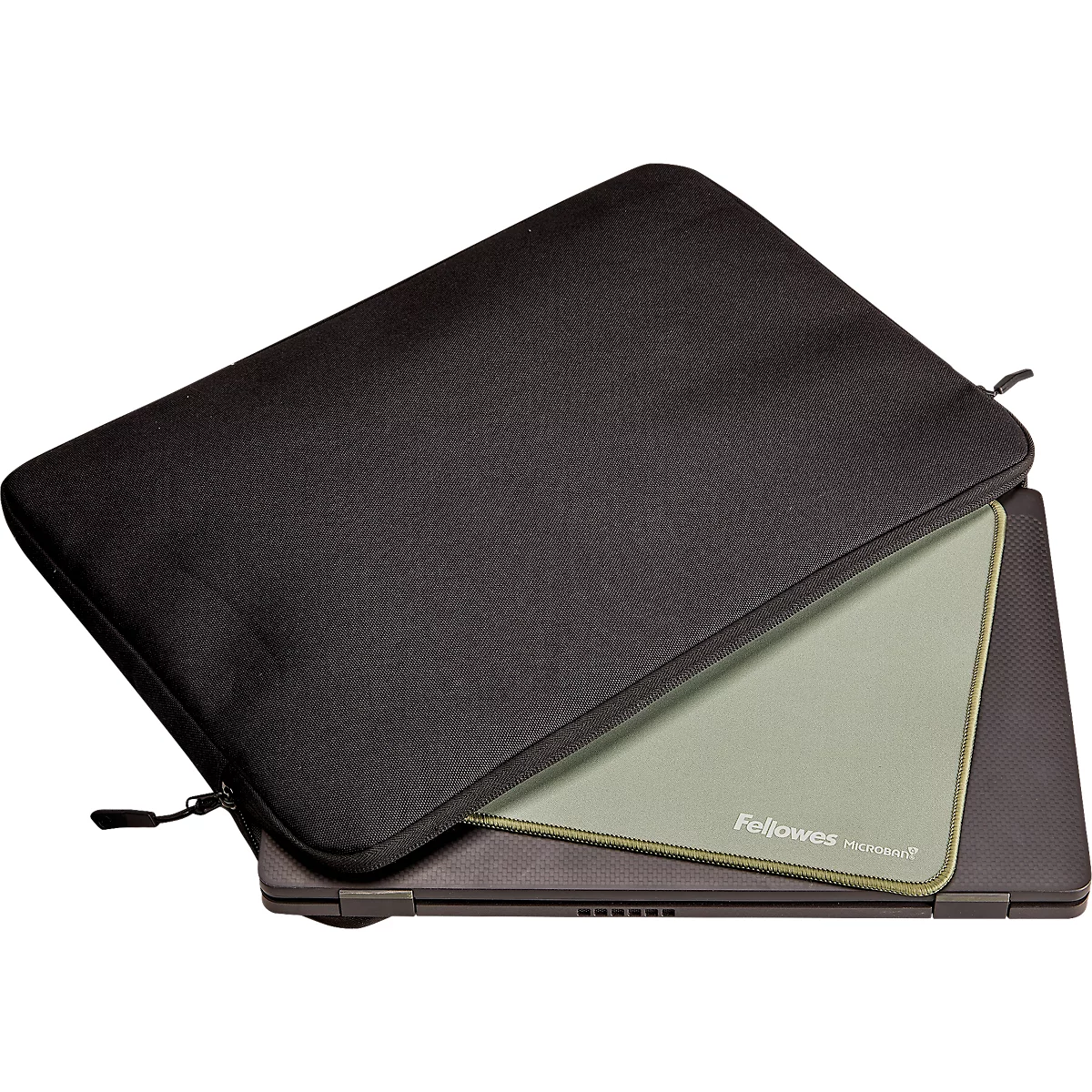 Schwarze Laptop-Hülle mit Reißverschluss, darin ein Laptop und eine grüne Laptop-Auflage. Auf der Auflage steht Fellowes.