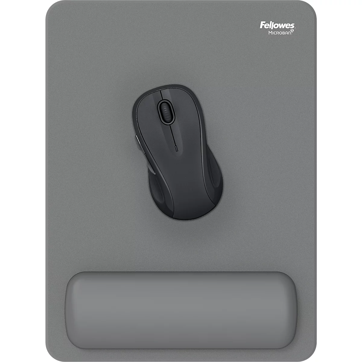 Ein Mann sitzt an einem Schreibtisch und arbeitet am Computer. Er trägt ein blaues Hemd. Tastatur, Maus und Monitor sind zu sehen.