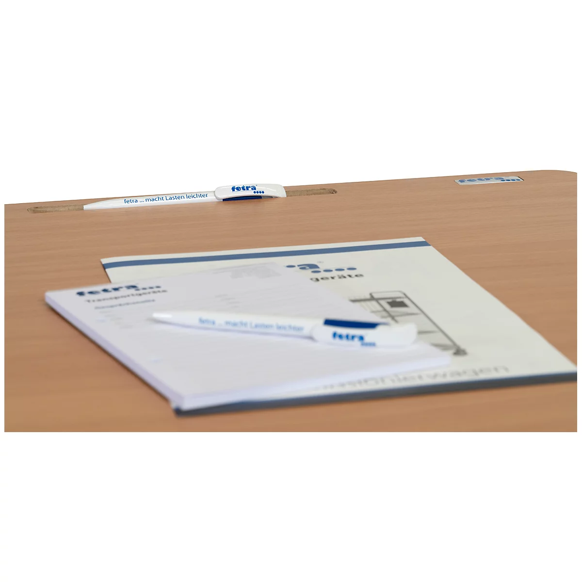fetra® Rollpult, 4 Lenkrollen, 2 variable Ablageböden, Schreibfläche 605 x 591 mm