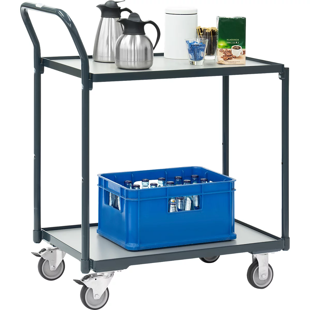 Serveerwagen met kannen, koffie, bekers, drankjes en een krat met flessen.