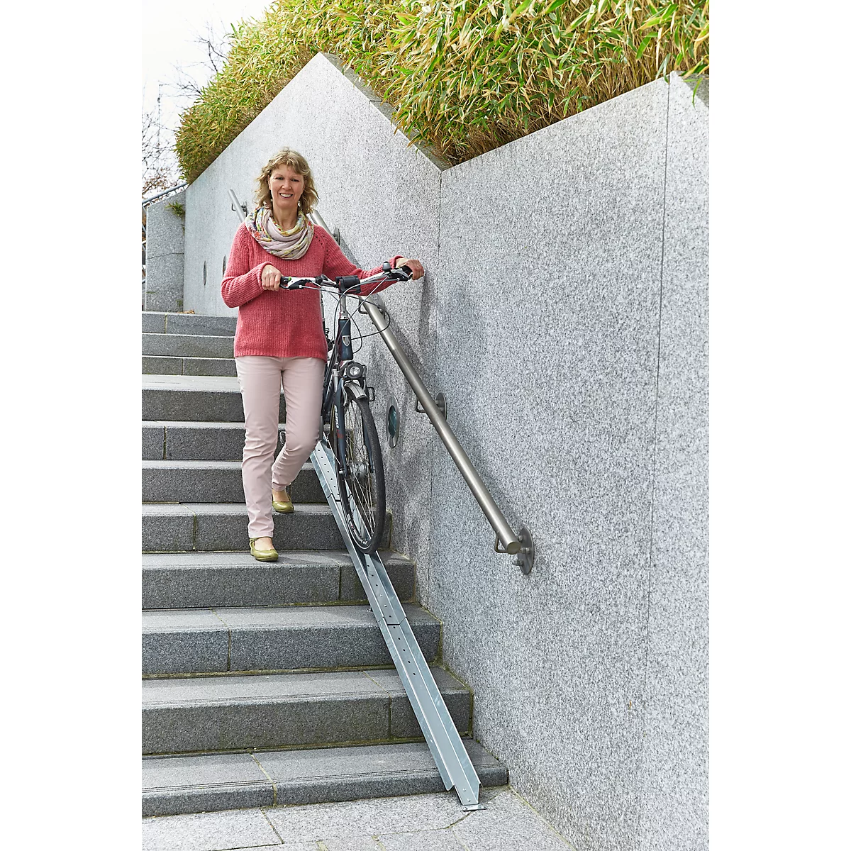 Fietshelling voor trappen, L 1190-3450 x B 125 mm, tot 30 kg, 3-delig basiselement, bevestigingsriemen, plaatstaal gegalvaniseerd