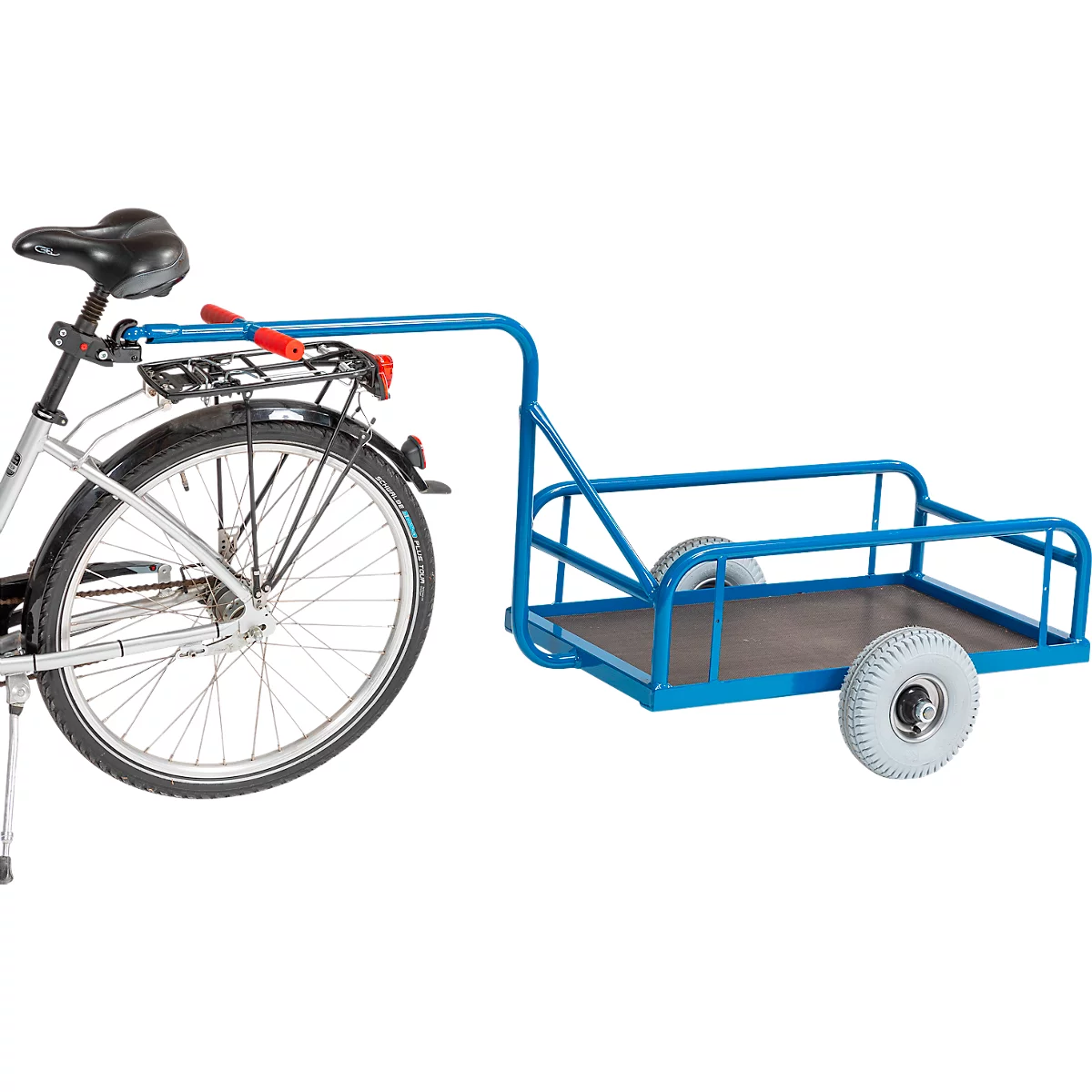 Fiets met blauwe aanhanger. De aanhanger heeft een donkere bodem en twee wielen met grijze banden.