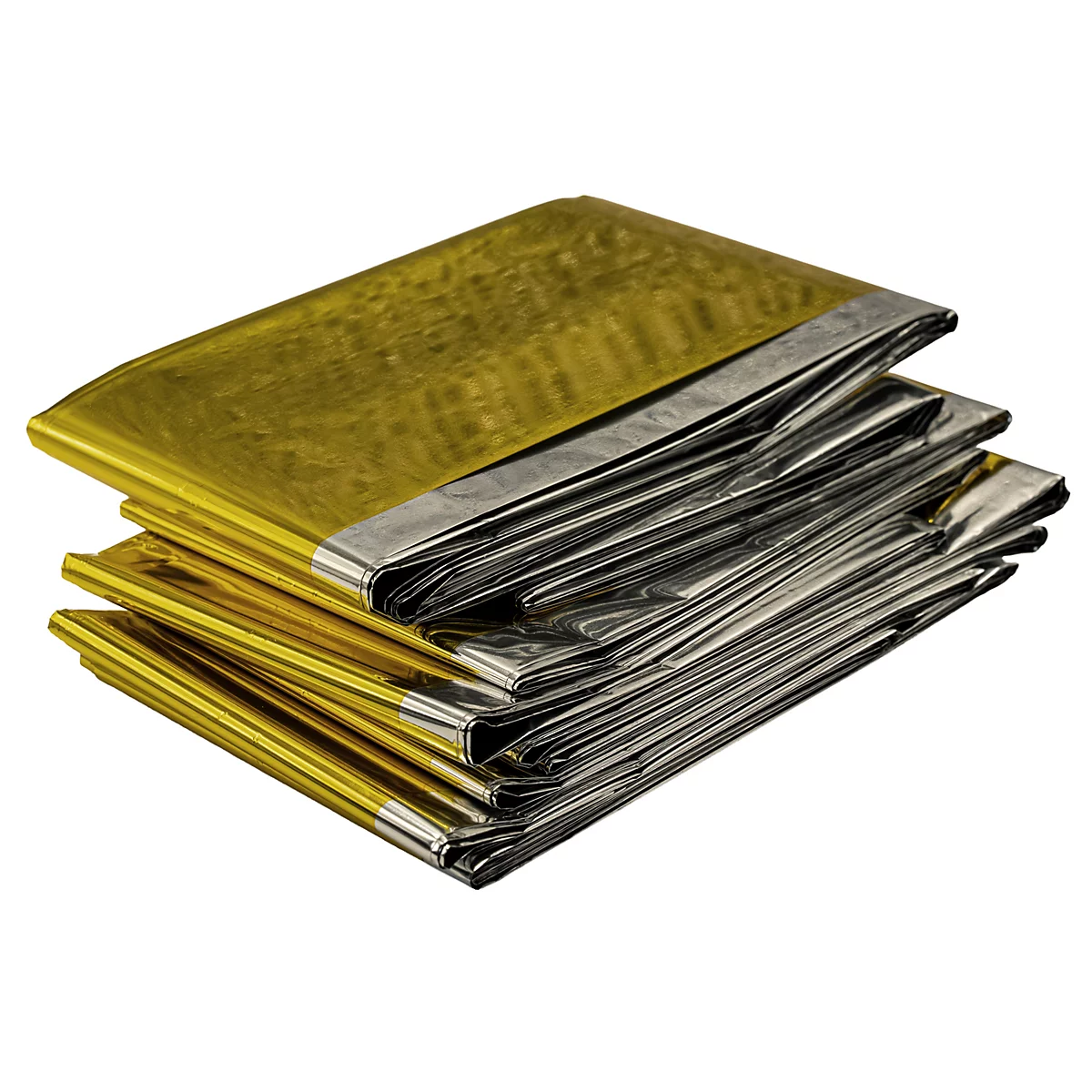 Meerdere opgevouwen, goud-zilveren reddingsdekens opgestapeld tegen een witte achtergrond.