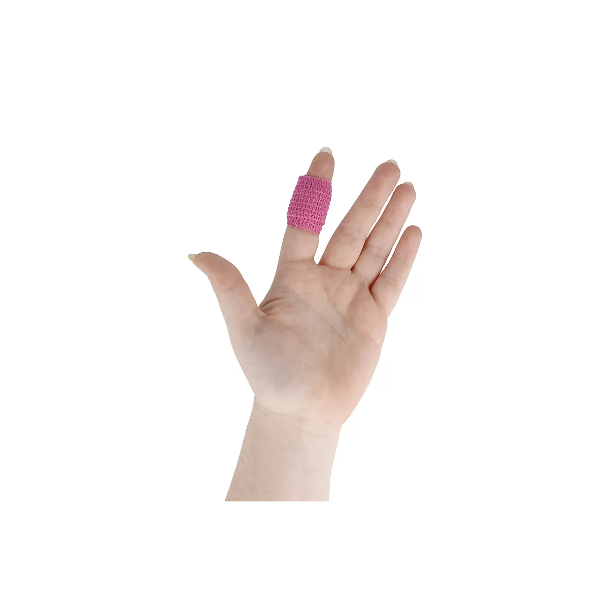 Een geopende hand met een roze pleister om de wijsvinger tegen een witte achtergrond.