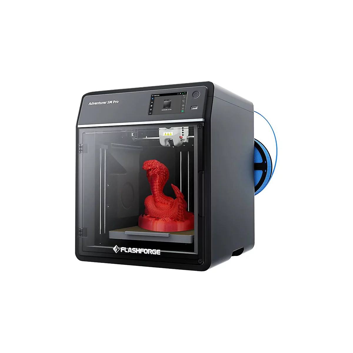 Flashforge Adventurer 5M Pro 3D-Drucker mit einer roten Schlangenskulptur im Innenraum.