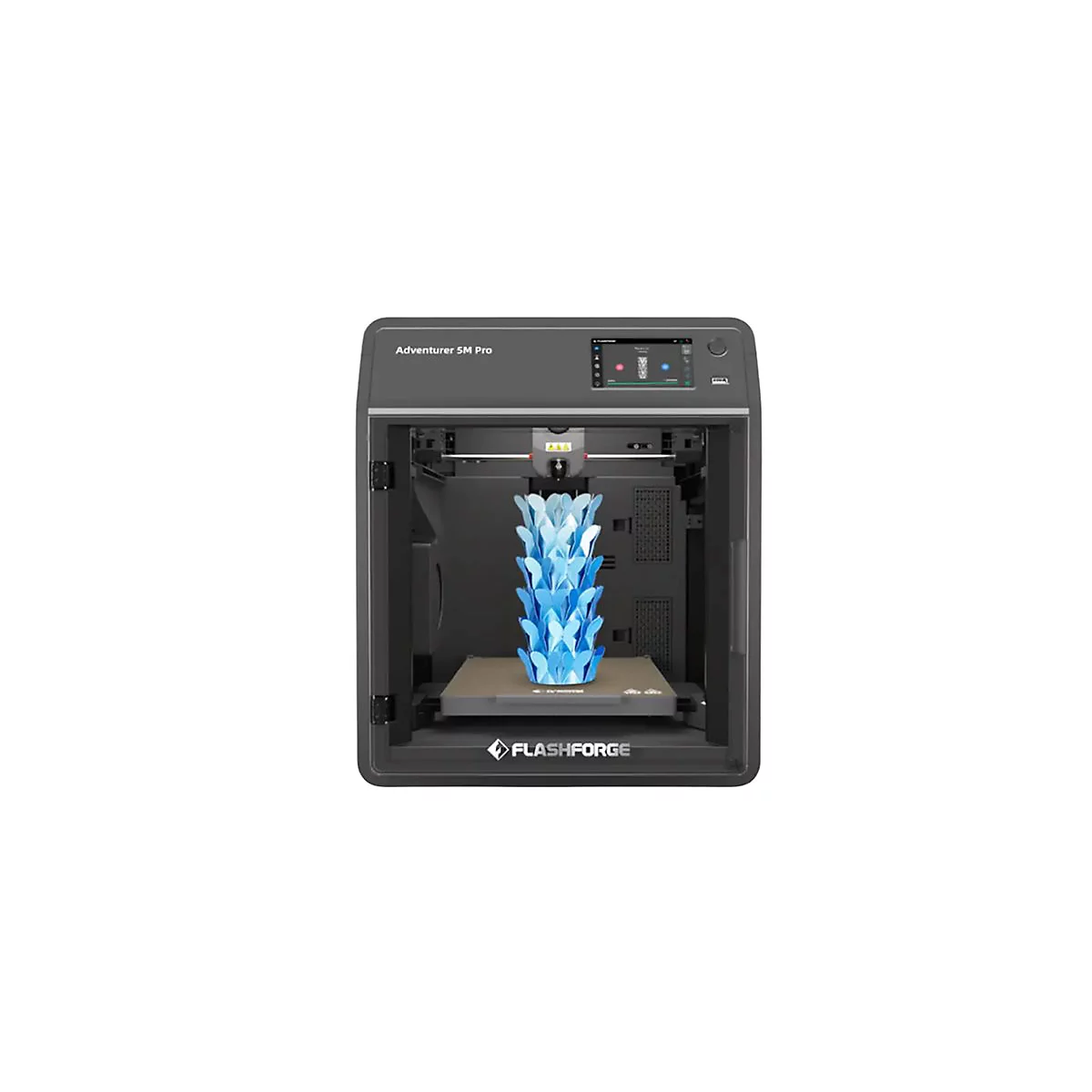 Flashforge Adventurer 5M Pro 3D-Drucker mit einem gedruckten blauen Schmetterlingsobjekt auf der Druckplattform.