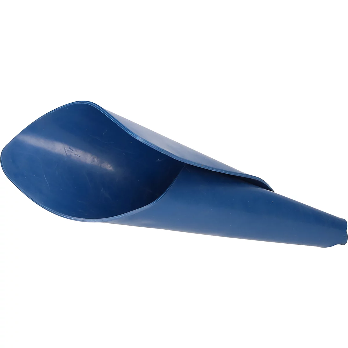 Blauer Trichter, schräg von oben fotografiert. Die breite Öffnung öffnet sich nach oben, die Spitze ist schmal und spitz.