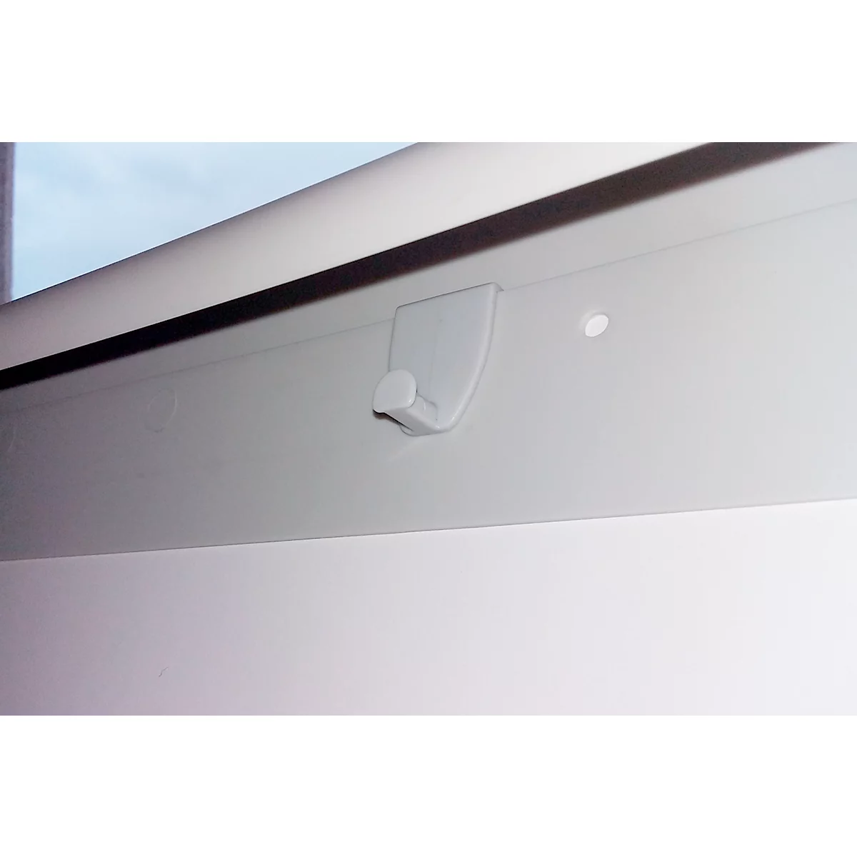 Flipchart Franken X-tra!Line Standard, in hoogte verstelbaar, houder met snelsluiting, opbergbakje, magnetisch bord met B 680 x H 1050 mm, lichtgrijs
