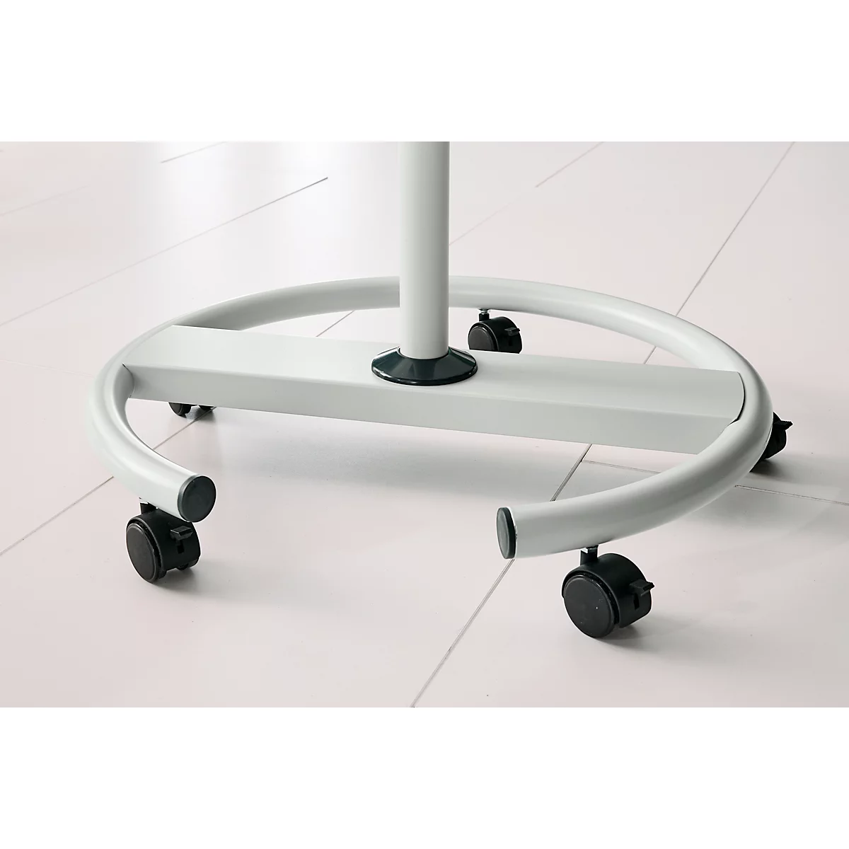 Flipchart MAULsolid, avec set de 50 accessoires, mobile, magnétique, réglable en hauteur, tableau L 660 x H 970 mm, 50 ans d'édition Schäfer Shop