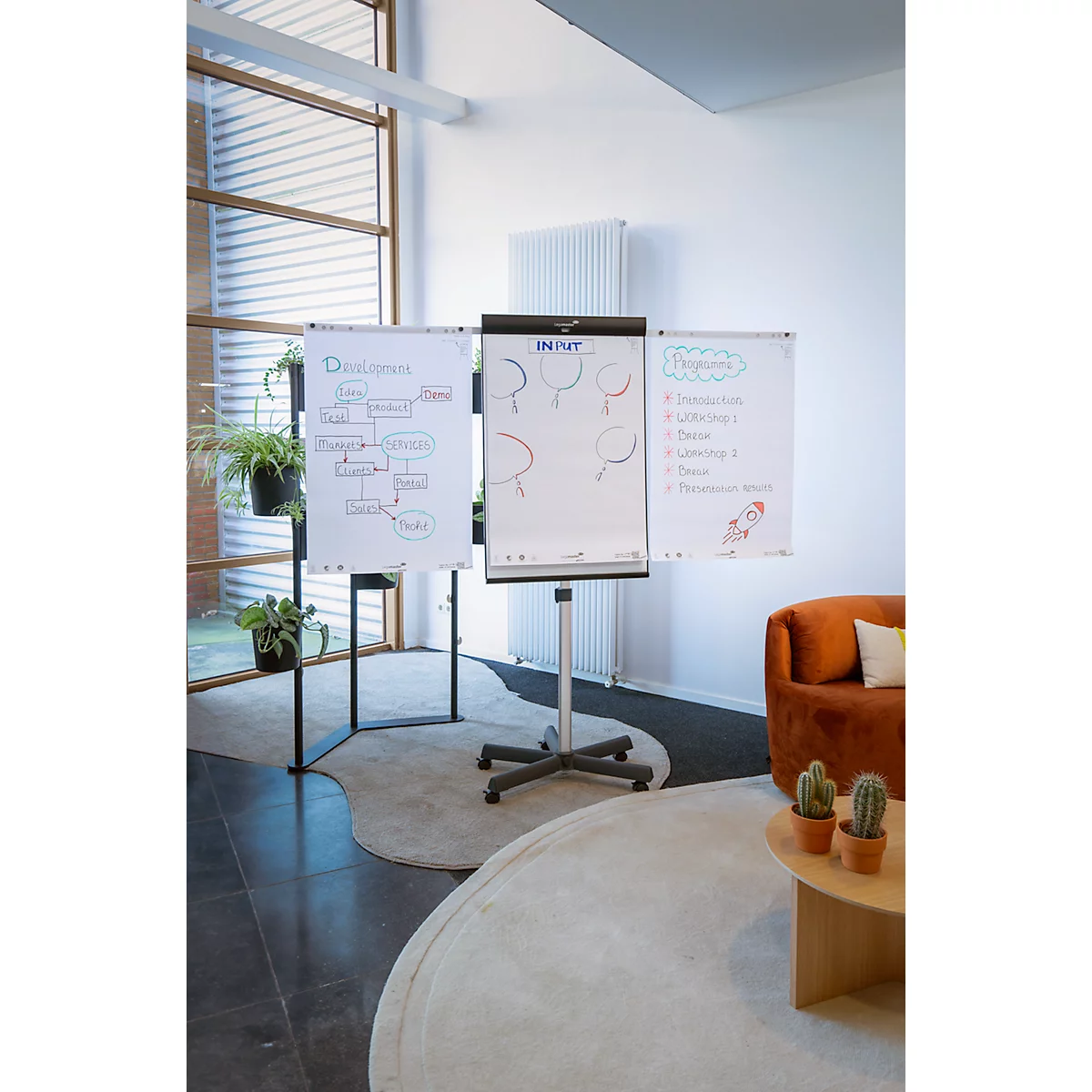 Flipchart mobile Legamaster Sketch Pro, tableau magnétique, réglable en hauteur, 2 bras latéraux, pied en étoile, kit de démarrage inclus, L 680 x H 1050 mm, noir et blanc