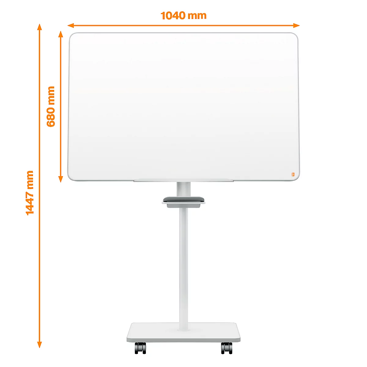 Tableau blanc rectangulaire sur un support roulant blanc. Dimensions : 1040 x 680 x 1447 mm.