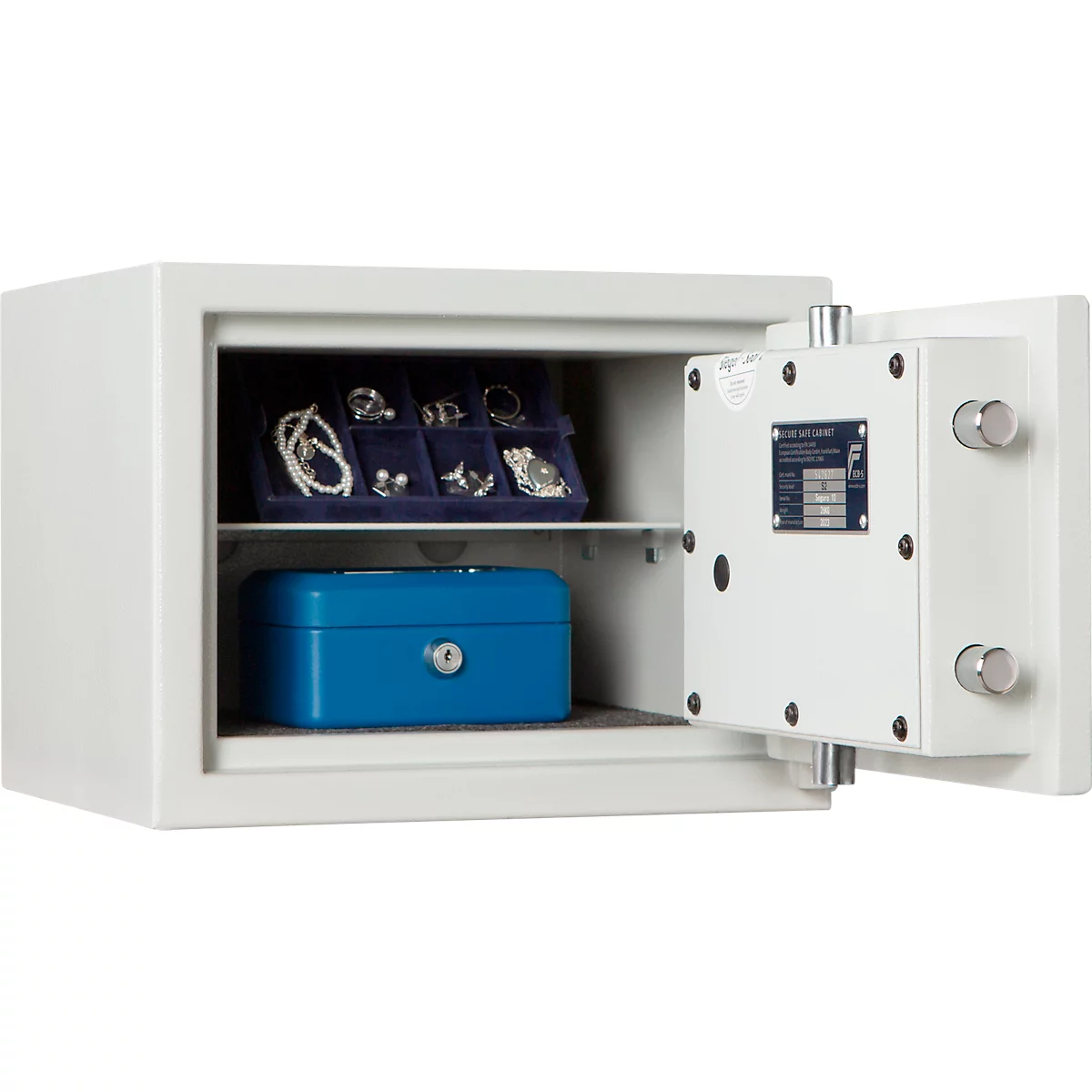 Open witte kluis met sieraden en een blauwe doos. De deur staat open, de kluis is helder verlicht.