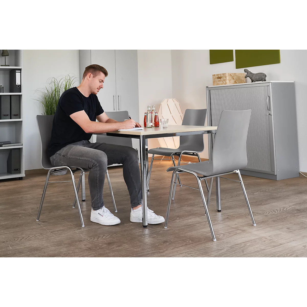 Formschalenstuhl 720, Sitzschalenform konisch, grau