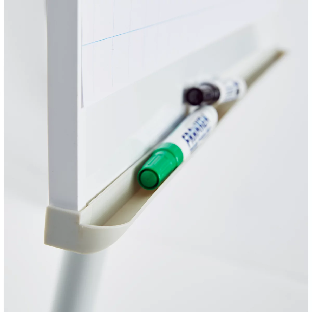 Franken Flipchart ECO Mobil F2400/N, 5 roulettes, réglable en hauteur, magnétique, 2 bras latéraux, bac de rangement, plastique &amp; métal, tableau 680 x 1050 mm