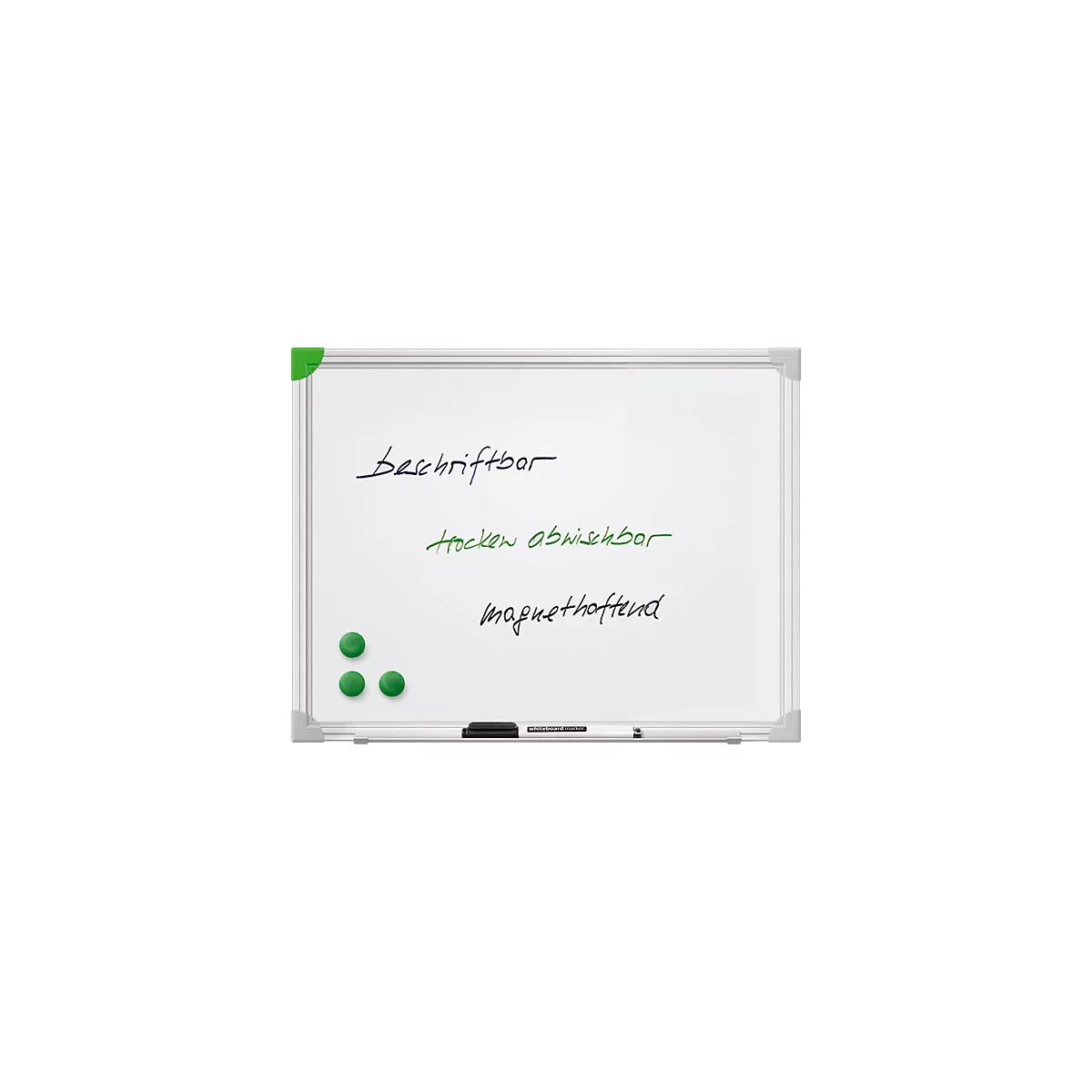 Weißes Whiteboard mit schwarzer und grüner Beschriftung und Magneten.