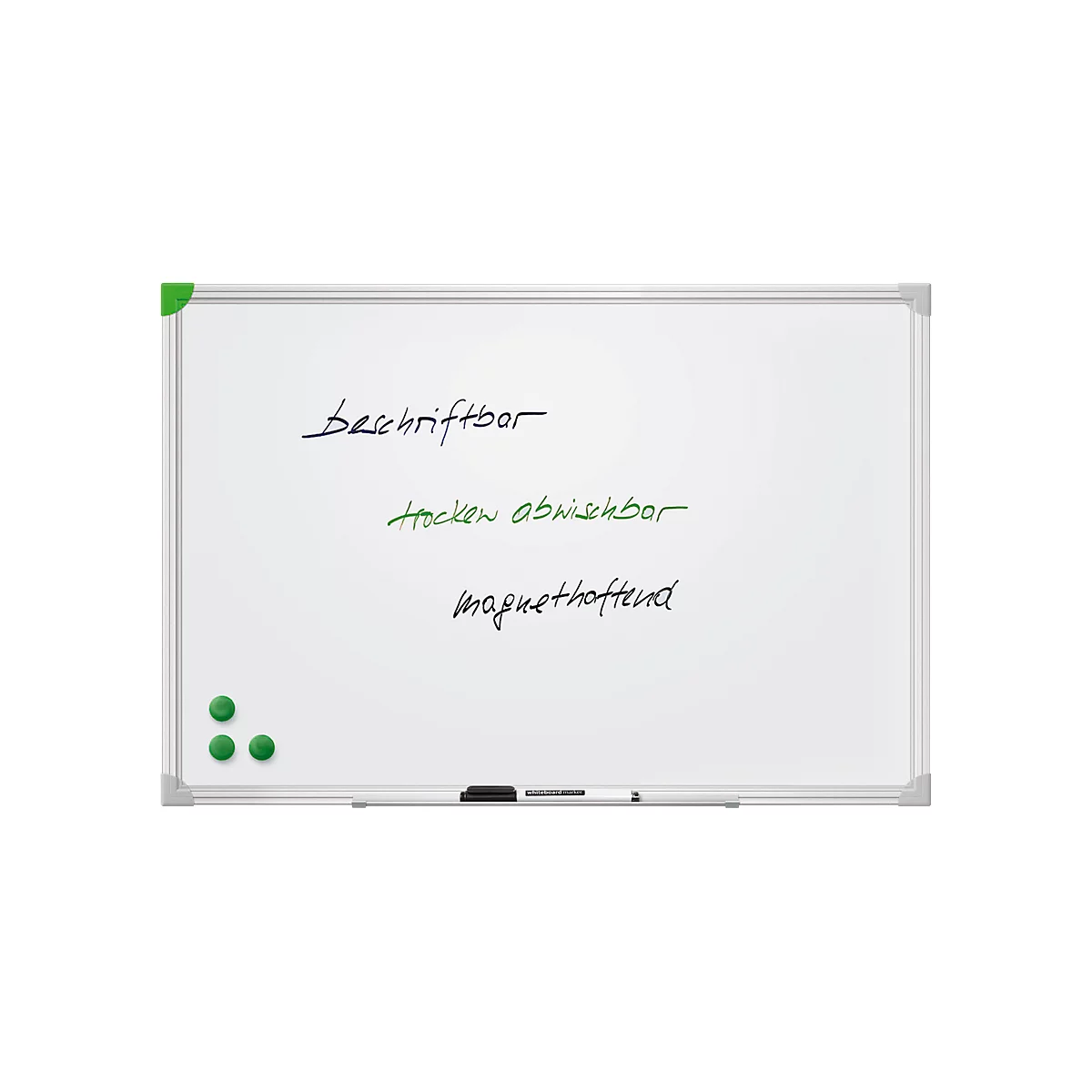 Ein weißes Whiteboard mit Texten in verschiedenen Farben beschriftet. Unten links drei grüne Magnete.