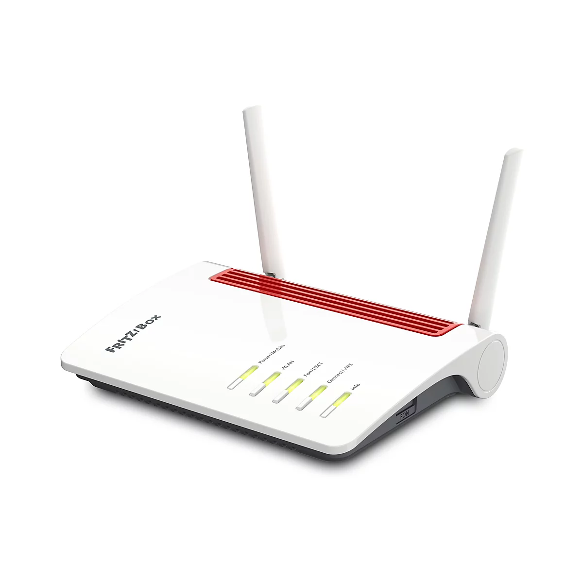 Ein weißer Router mit roten Akzenten und zwei Antennen steht vor weißem Hintergrund. Auf der Oberseite befinden sich grüne LED-Anzeigen, das Logo FRITZ!Box ist sichtbar.