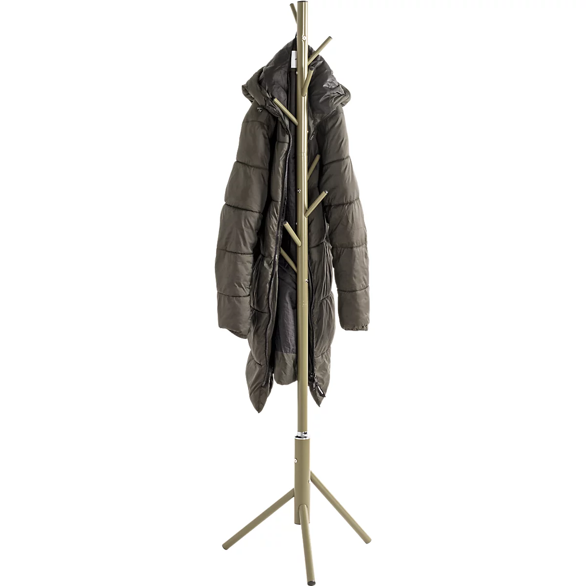 Hellbrauner Kleiderständer mit olivgrüner Winterjacke. Die Jacke hängt an den Haken des Ständers.