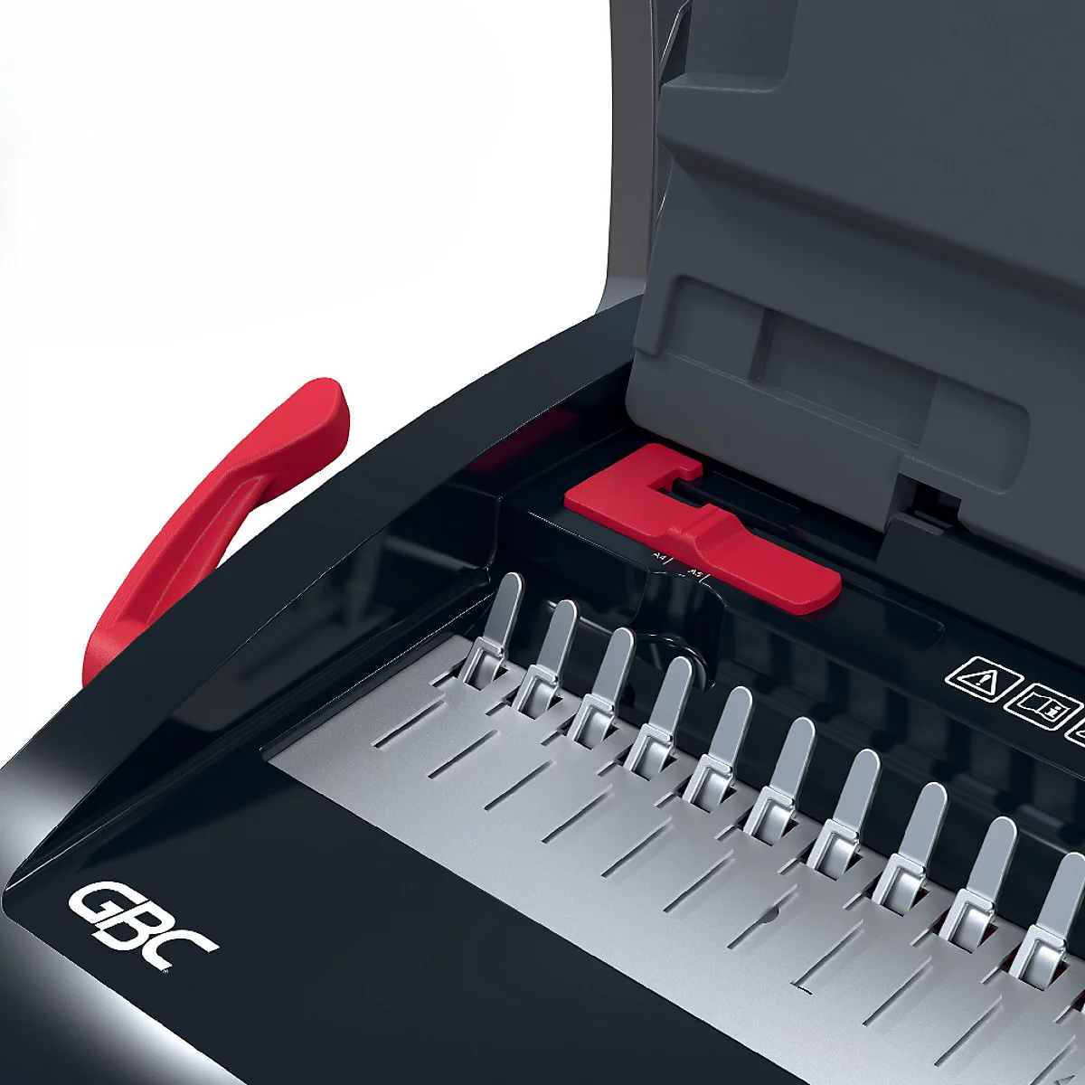 Close-up van een zwarte papierversnipperaar met rode accenten. Een rode hendel en een rode knop vallen op. Zilveren elementen zijn zichtbaar.