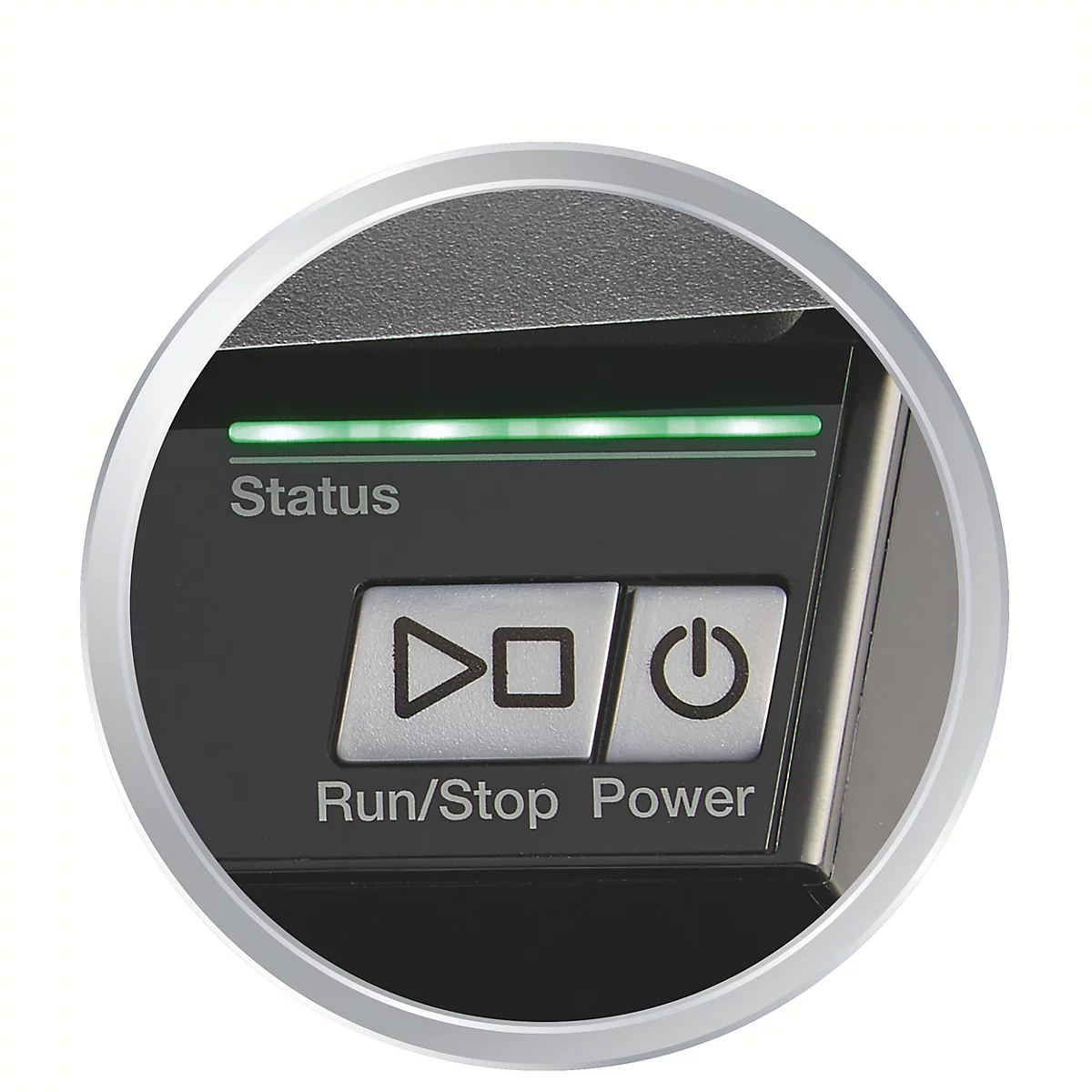 Vue détaillée d'un panneau de commande. Le voyant d'état vert est allumé au-dessus des boutons marqués "Run/Stop" et "Power".