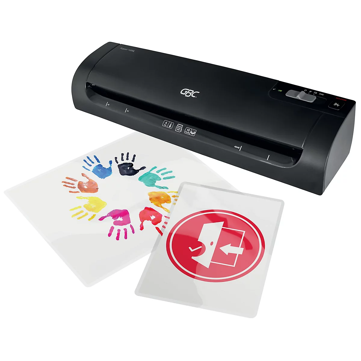 Laminateur noir avec deux feuilles plastifiées, une avec des empreintes de mains, une avec un symbole rouge.