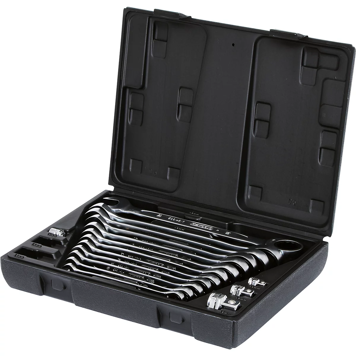 Offener Werkzeugkasten mit silbernen Ringschlüsseln. Der Kasten ist geöffnet und zeigt die Werkzeuge.