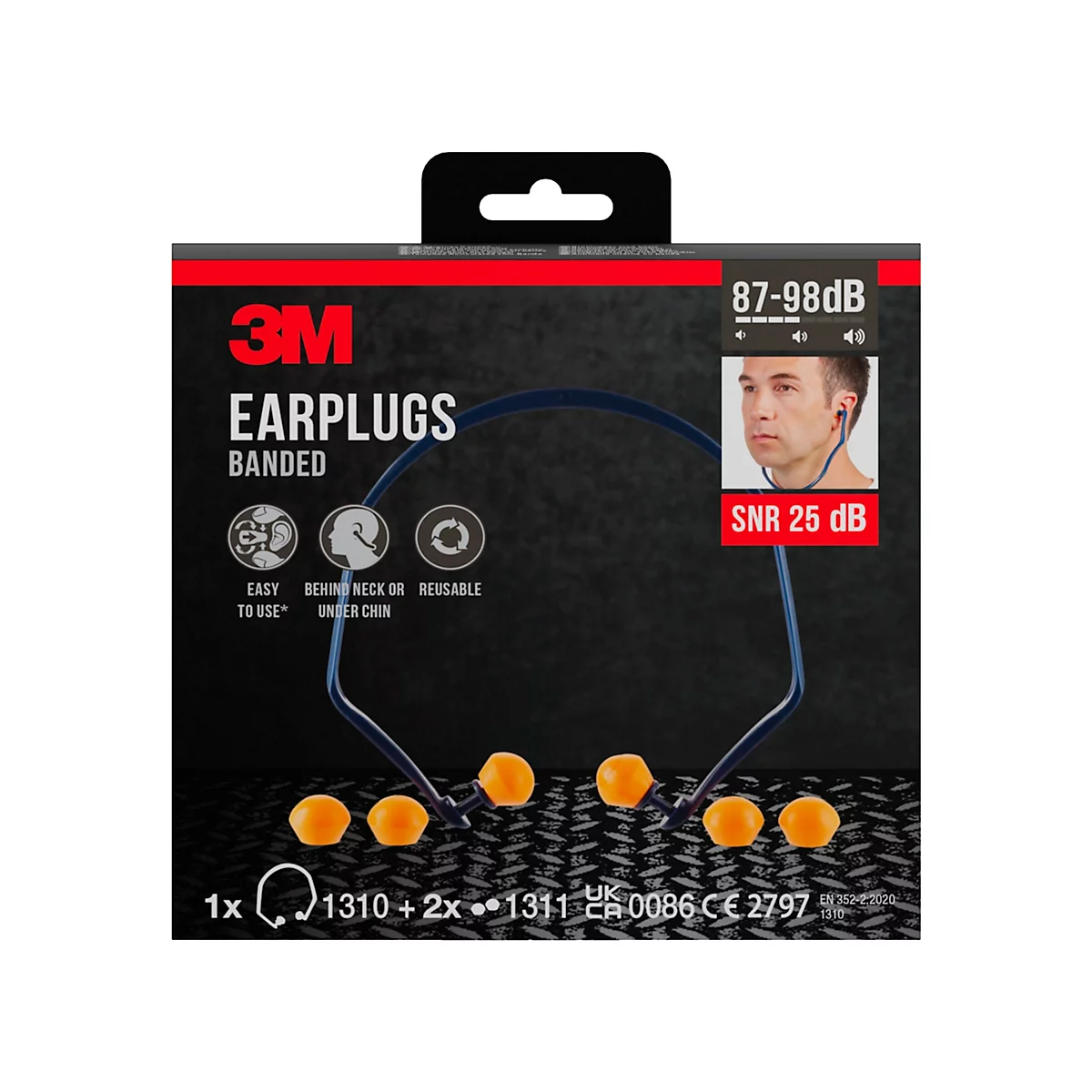 Een man met blauwe oordopjes in zijn oren.