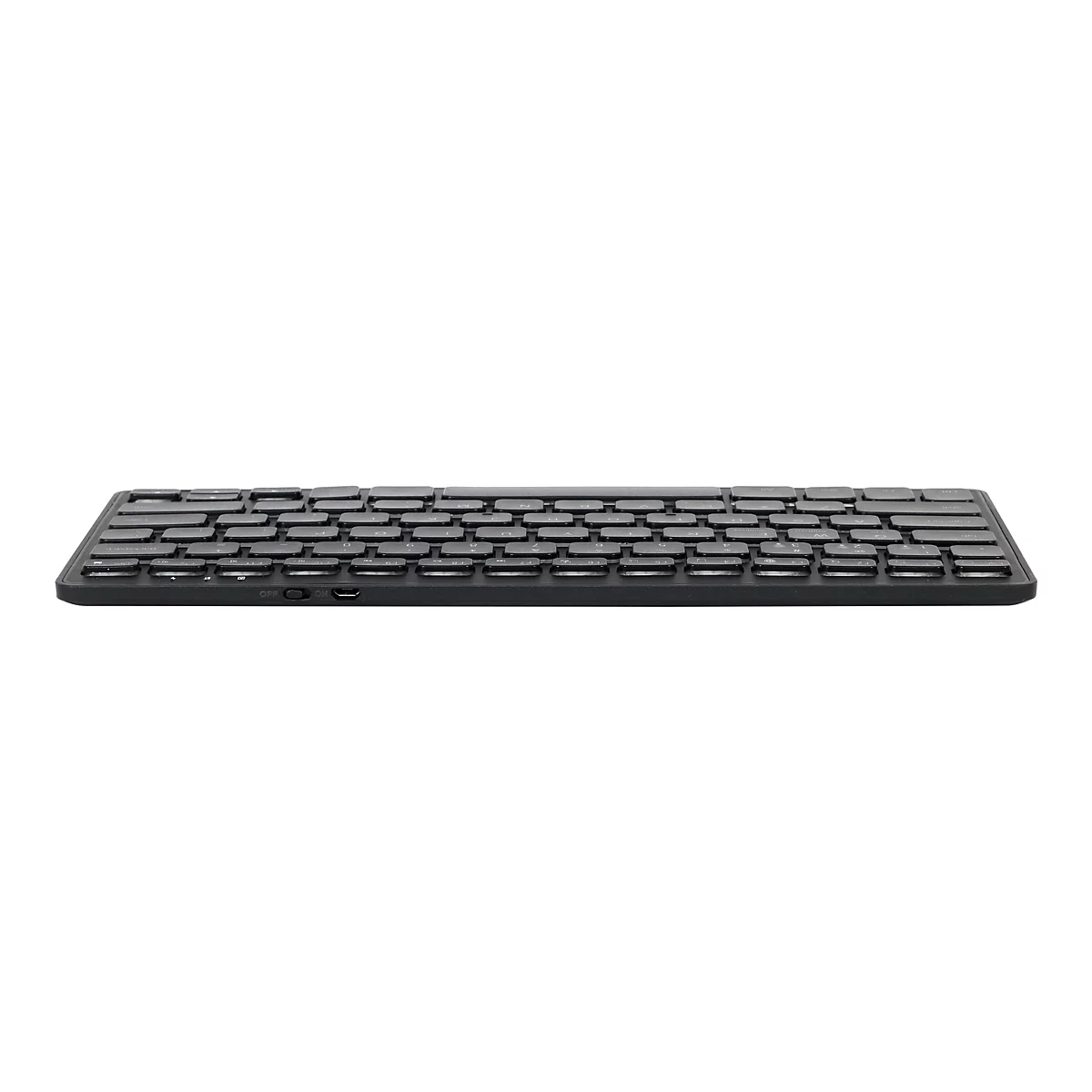 Schwarze flache Bluetooth-Tastatur in Seitenansicht vor weißem Hintergrund.