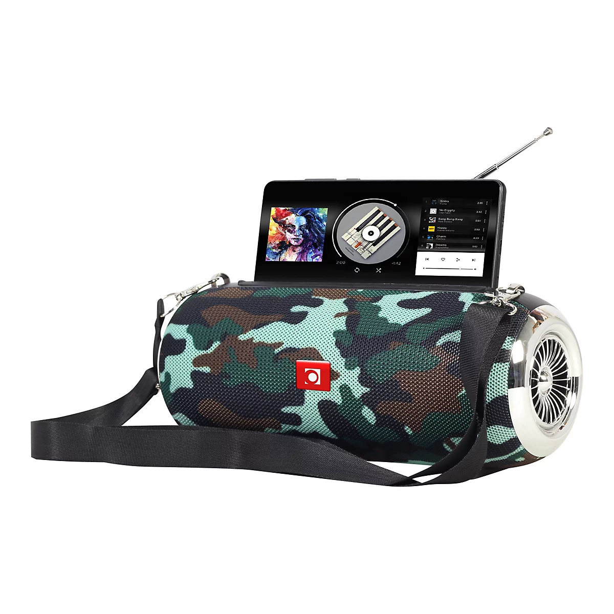 Zylinderförmiger Bluetooth-Lautsprecher in Camouflage-Optik mit einem Smartphone als Halterung vor weißem Hintergrund.